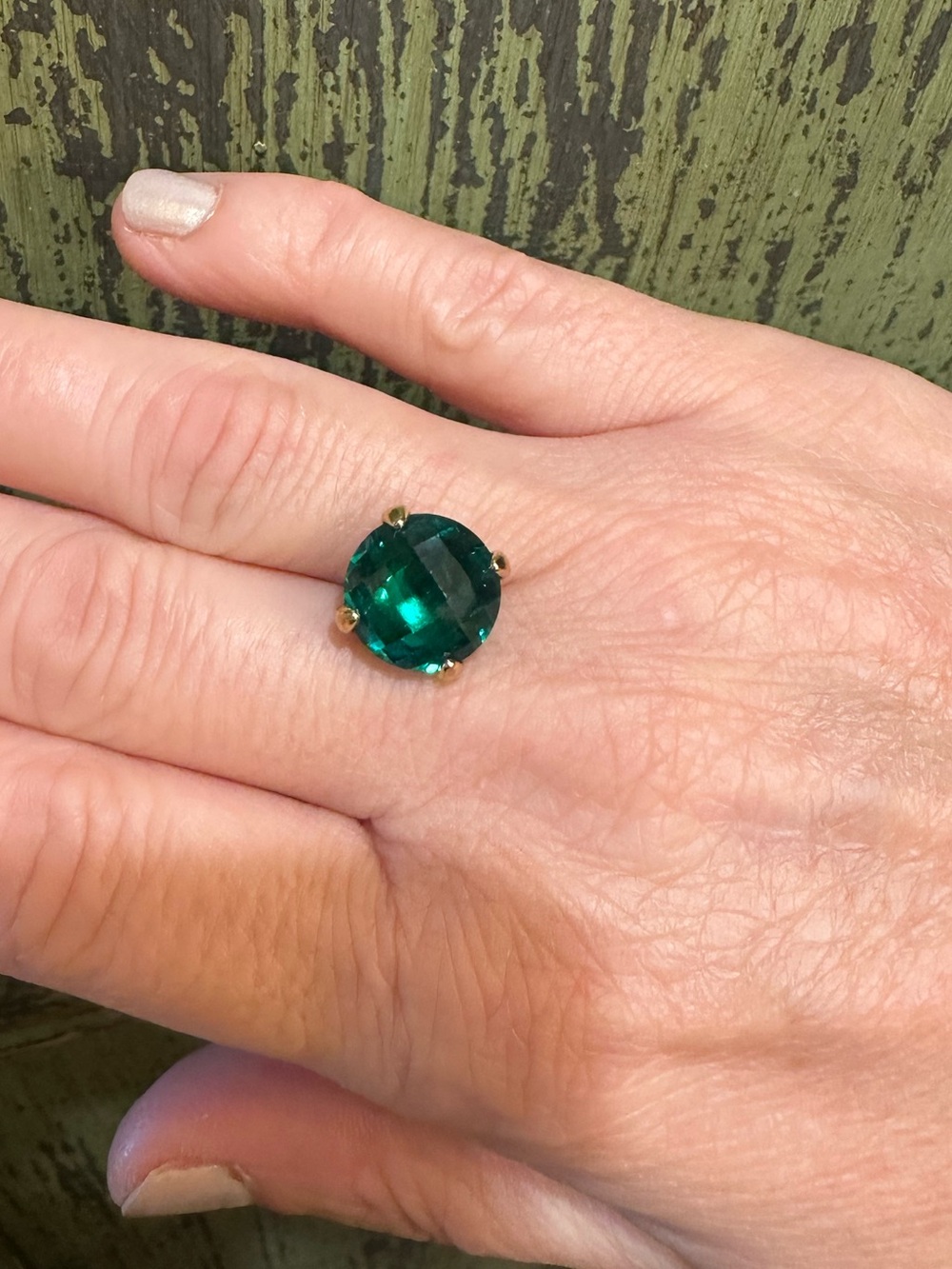Emerald Green Cushion-Cut Gold-Tone Setting. Ring topper for qudo rings seano